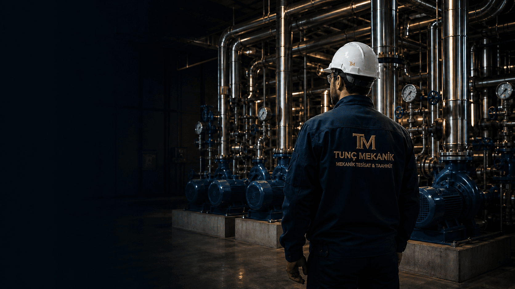 Montunda Tunç Mekanik işareti bulunan teknik personelin yer aldığı mekanik tesis odası